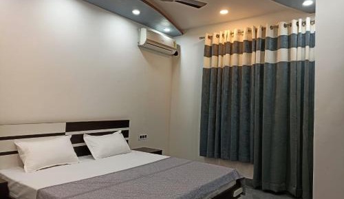 Deluxe Double Room (2 Adults + 1 Child)