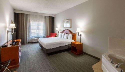 King Suite with Whirlpool - Non-Smoking