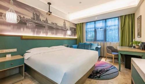 Lovely Double Room with Movie