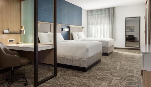 Extended Queen Suite with Trundle Bed