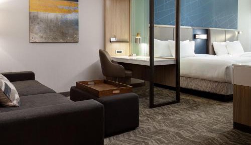 Queen Suite with Trundle Bed