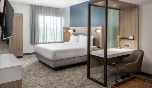 Extended King Suite with Trundle Bed