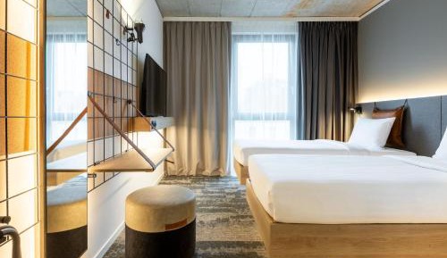 Moxy Twin Room 