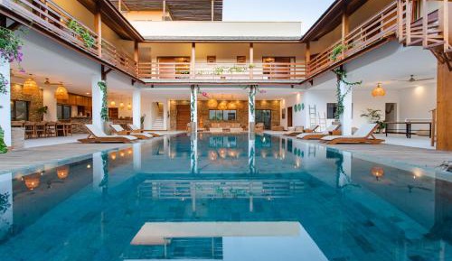 King Suite with Pool View