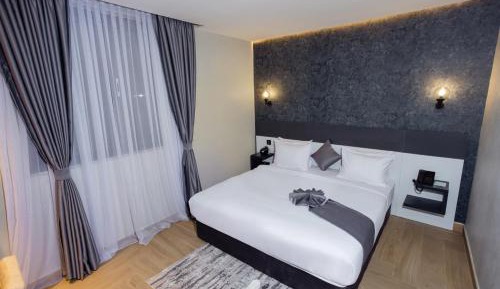 Standard Queen Room