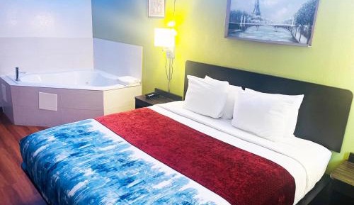 Deluxe Suite with Spa Bath