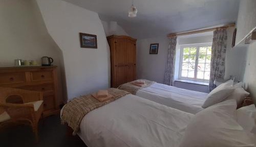 Standard Twin Room with Shared Bathroom