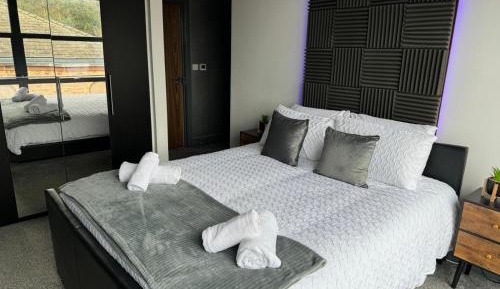 Two-Bedroom Apartment with Balcony and Sea View