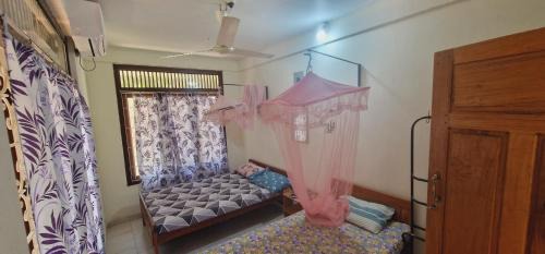 Basic Triple Room with Shared Bathroom