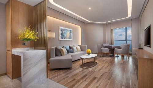 Deluxe King Suite