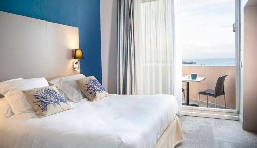 Junior Suite Sea or Harbor Side