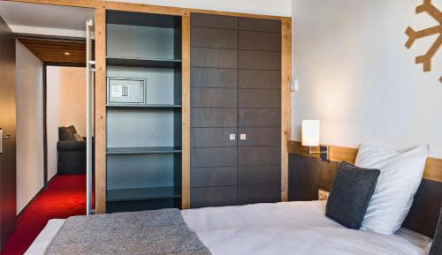 Family Room with Mountain View