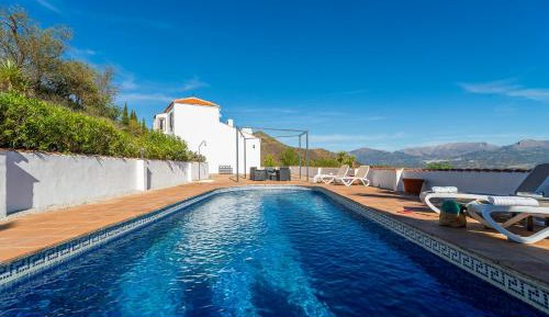 Villa with Garden View
