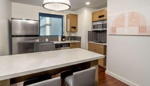 One-Bedroom King Suite with Kitchen