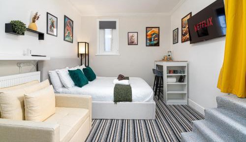 Studio Apartment