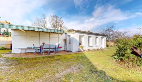 One-Bedroom Holiday Home
