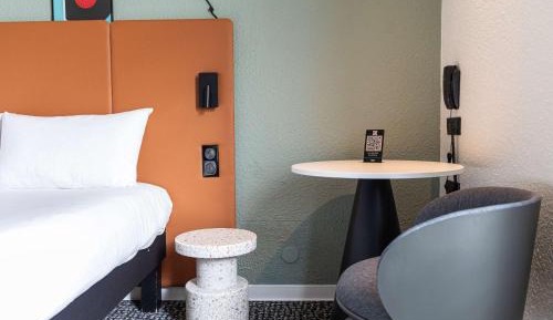 Standard room with 1 Double and 2 Single beds Ocean View
