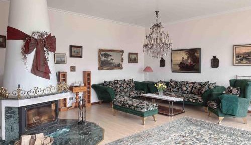 Queen Room with Shared Bathroom