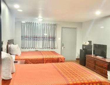 Queen Room with Two Queen Beds Non-Smoking