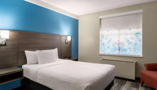 One-Bedroom Executive King Room - Non-Smoking