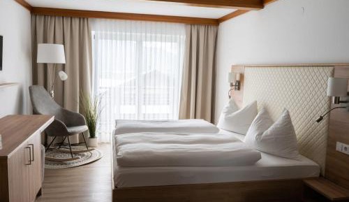 Double Room with Lake View and Balcony