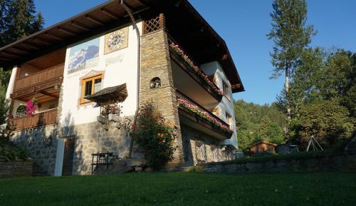 Apartment with Mountain View