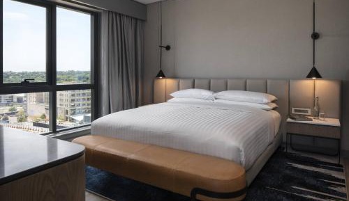 2 Bedroom Apartment, Bedroom 1: 1 King, Bedroom 2: 1 King