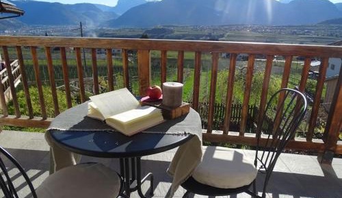 Apartment with Mountain View