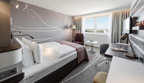 Premium Queen Room with City View