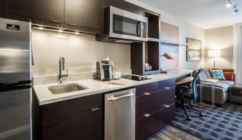 King Studio with Sofa Bed and Roll-in Shower - Mobility and Hearing Accessible