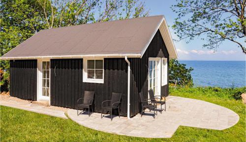 One-Bedroom Holiday Home