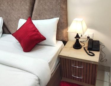 Deluxe Double Room (1 adult + 1 child)