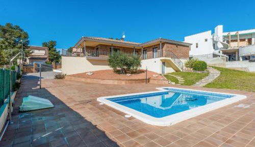 Four-Bedroom Holiday Home