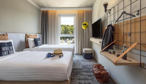 Moxy Twin Room with City View