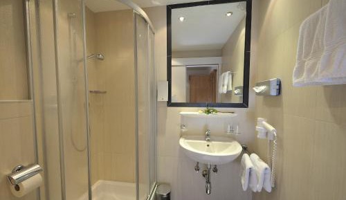 One-Bedroom Apartment with Balcony