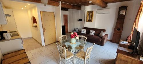 One-Bedroom Standard Apartment