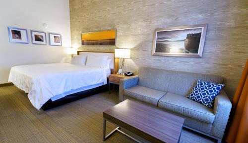 King Room with Roll-In Shower - Disability Access
