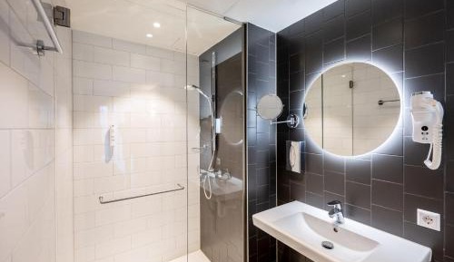 2-Bedroom Apartment with Bath