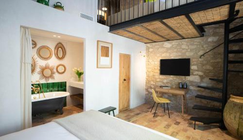 Deluxe King Suite