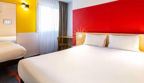 Pop Room with One Double Bed and One Single Bed