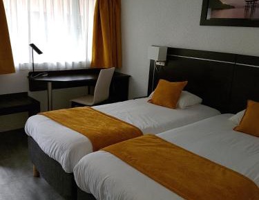 3 Single Beds
