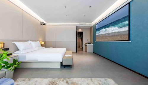 Bathtub King Room