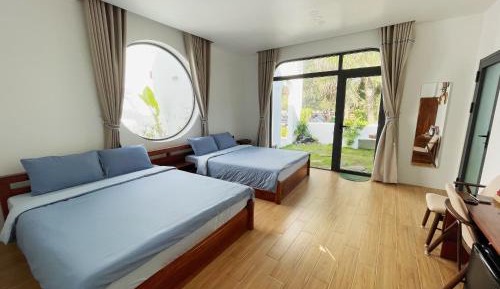 Family Room with Side Sea View