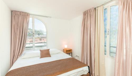 Quadruple Room with Private Bathroom