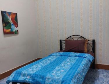 Single Room with Shared Bathroom