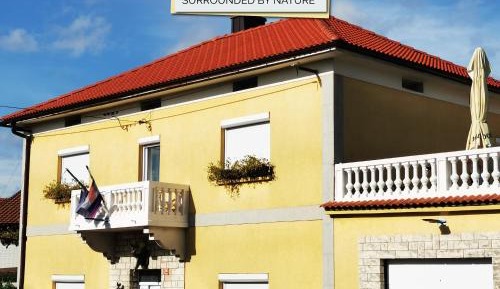 Single Room with Shared Shower and Toilet