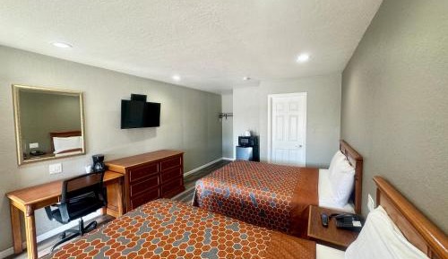 Deluxe Queen Room with Two Queen Beds