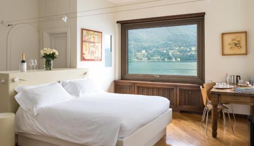 Family Room with Lake View