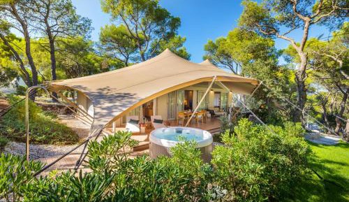 Grand Escape Luxury Suite