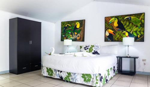 Bungalow with King-Size Bed